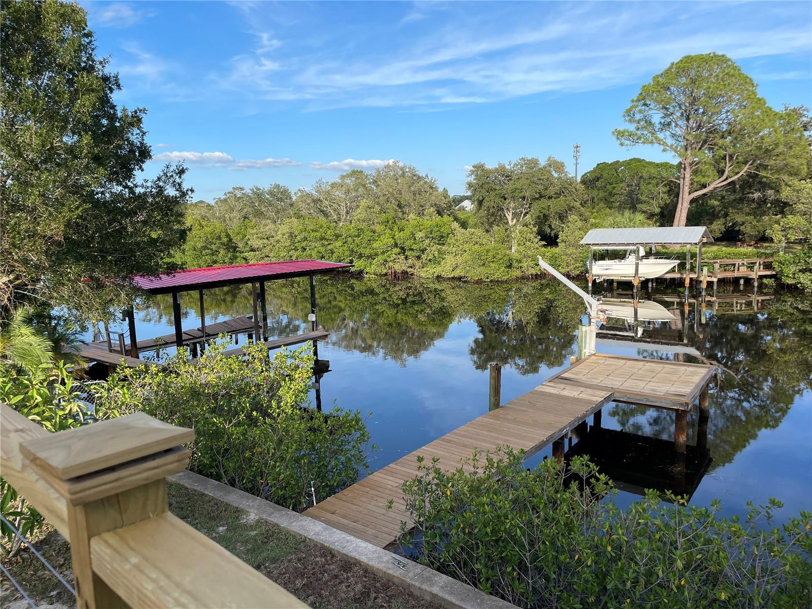 Listing photo id 28 for 606 Mayo Street