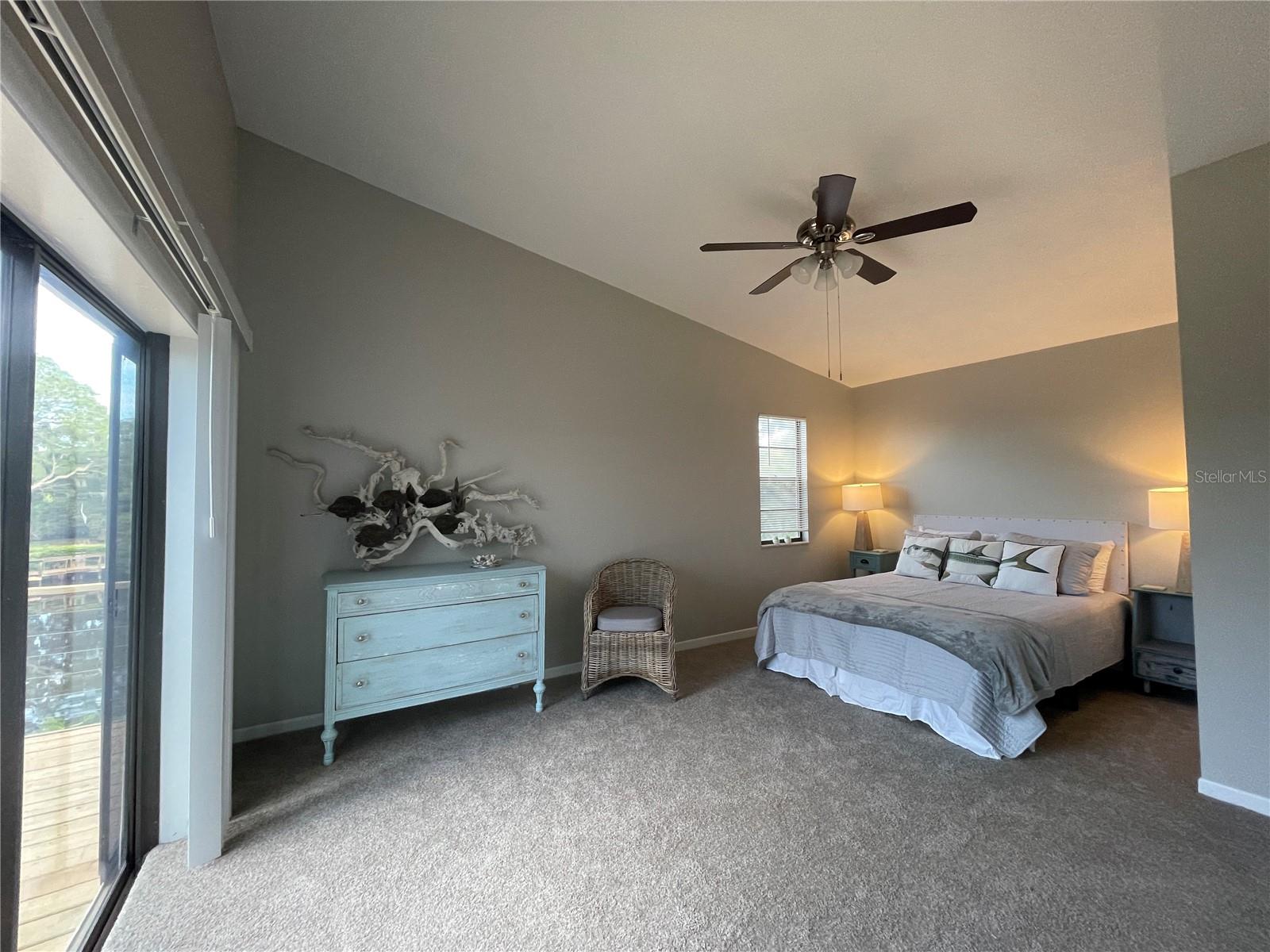 Listing photo id 5 for 606 Mayo Street