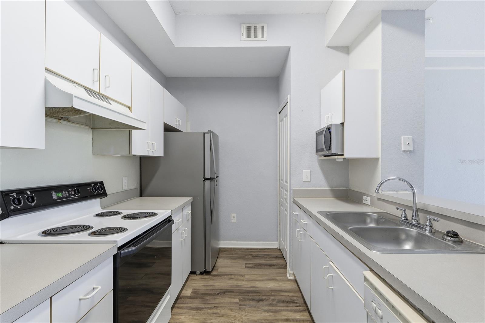 Image 14 of 21 For 17106 Carrington Park Drive 623