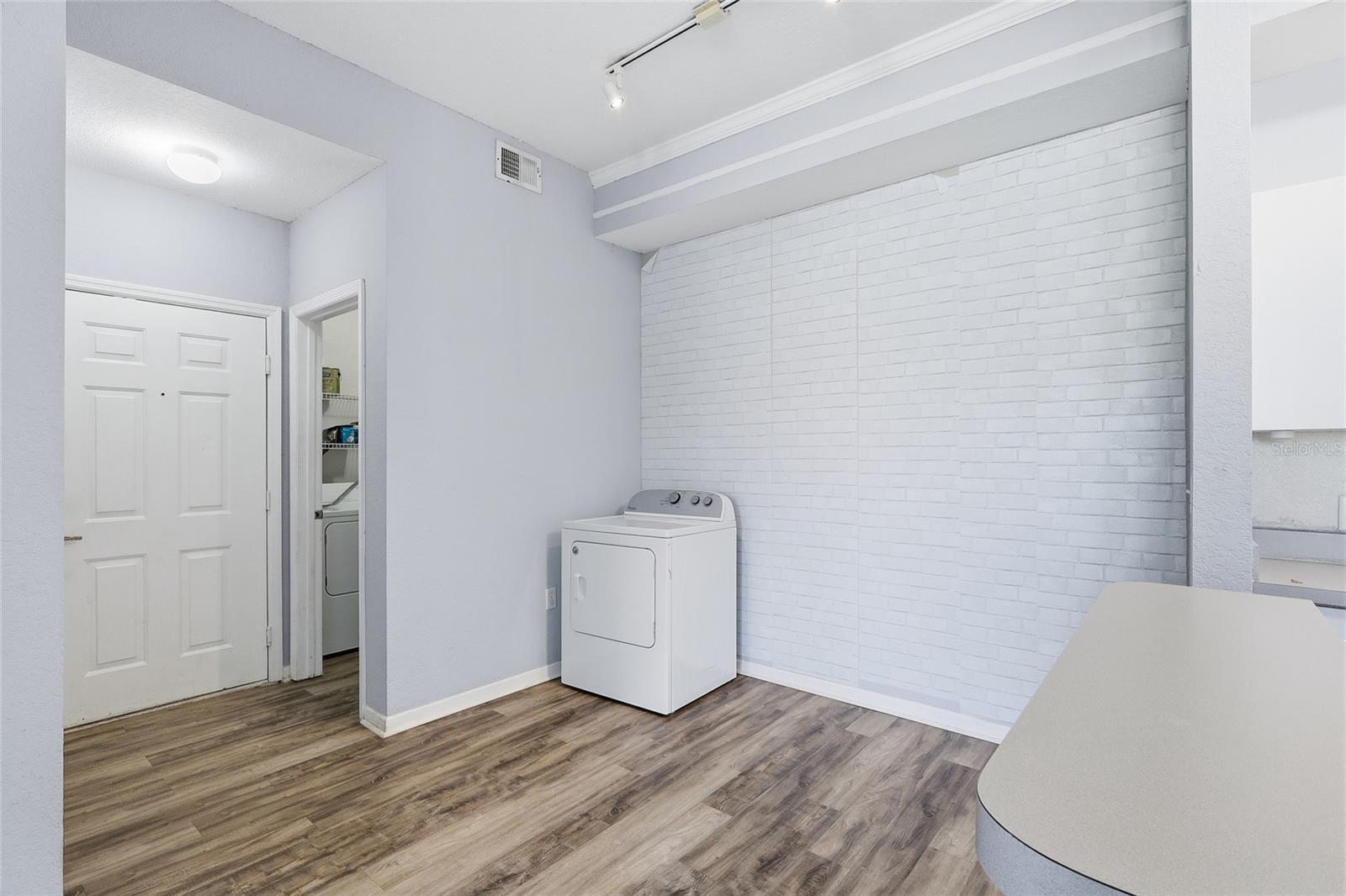 Image 15 of 21 For 17106 Carrington Park Drive 623