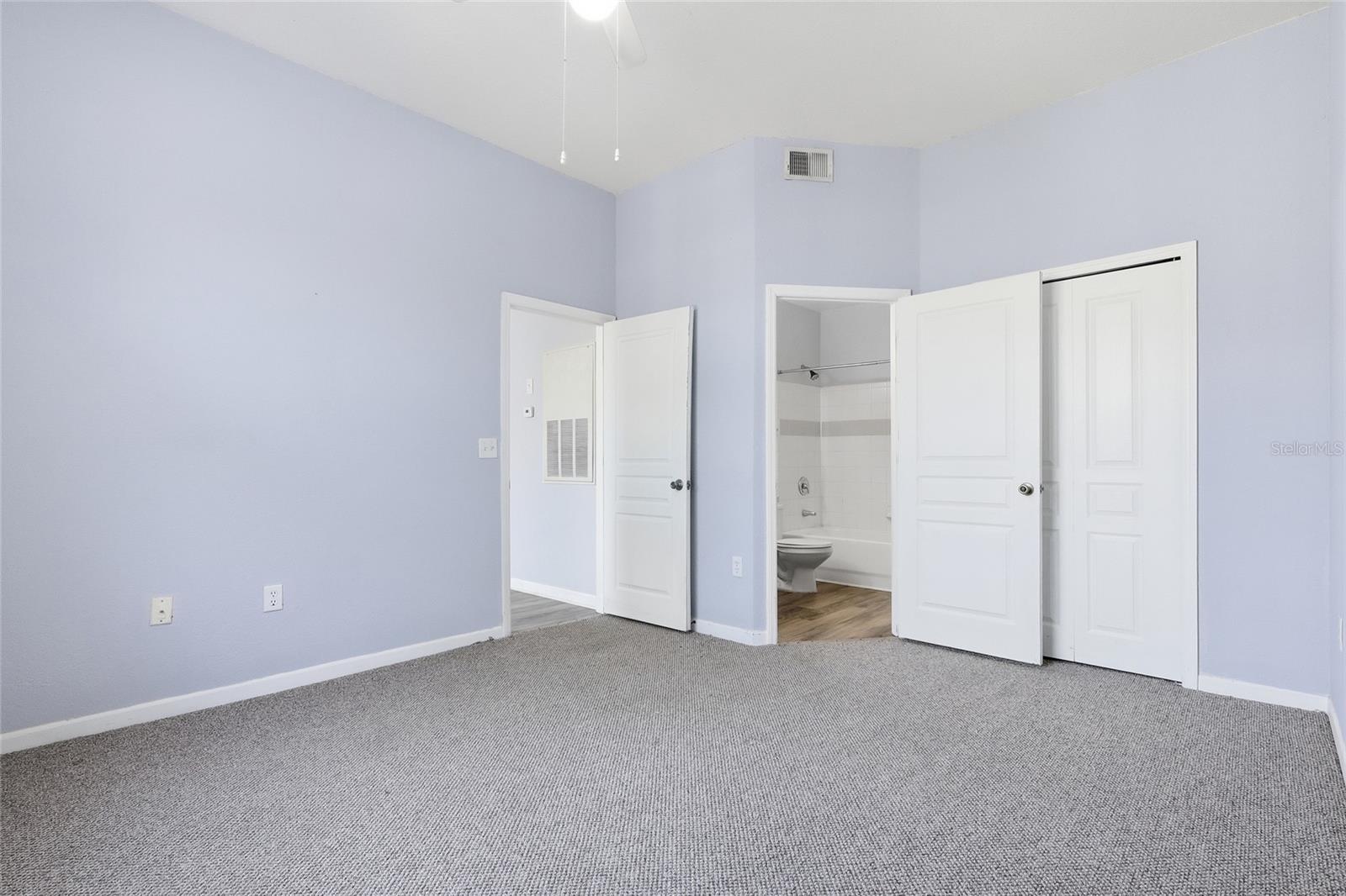 Image 17 of 21 For 17106 Carrington Park Drive 623