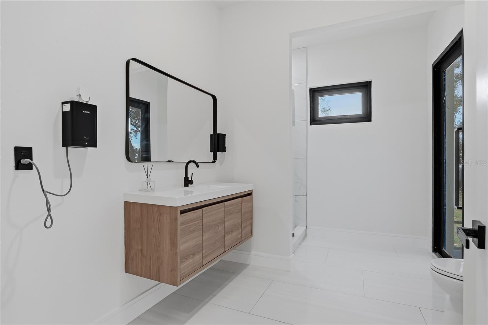 Image 27 of 100 For 7818 Hubert Avenue