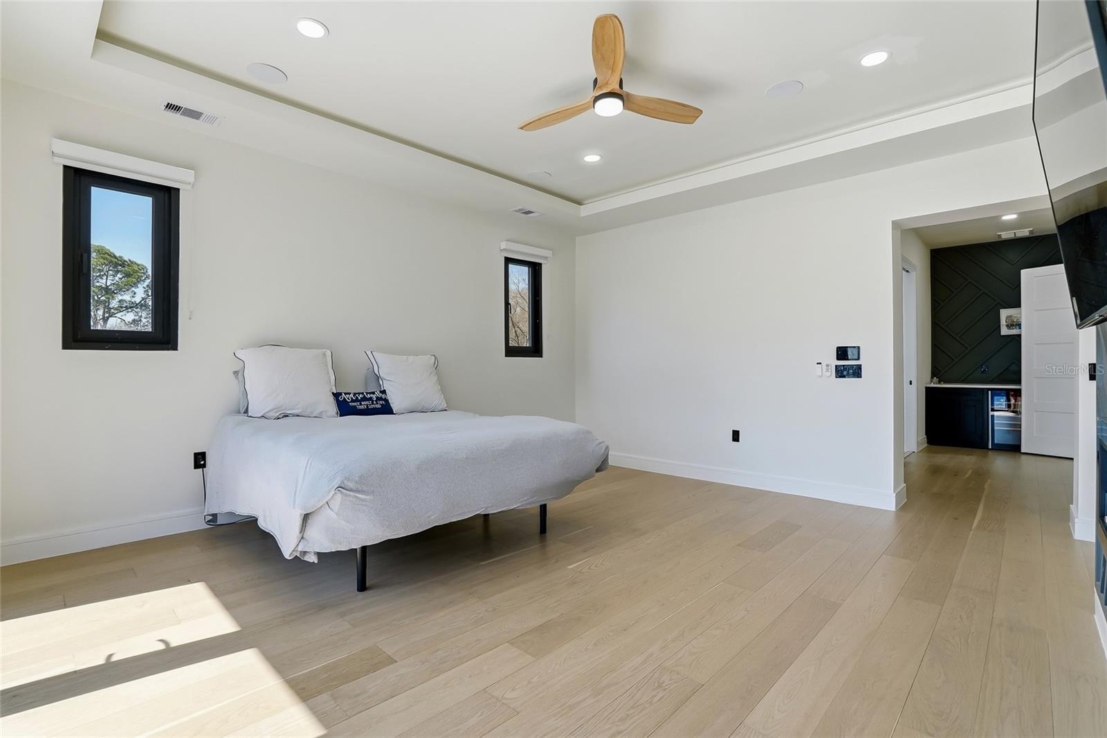 Image 37 of 100 For 7818 Hubert Avenue