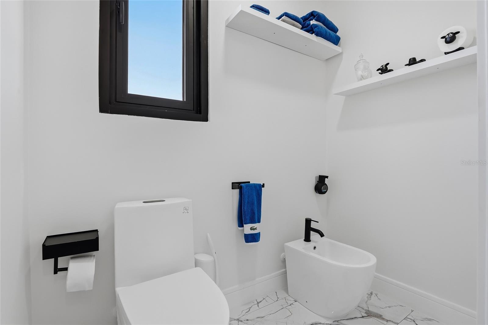 Image 47 of 100 For 7818 Hubert Avenue