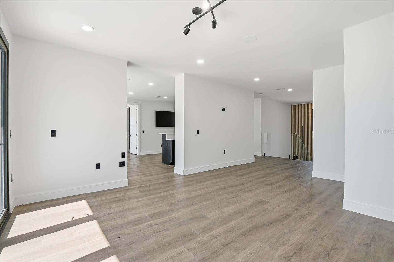 Image 62 of 100 For 7818 Hubert Avenue