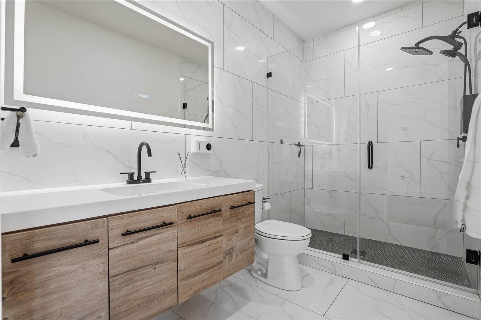 Image 72 of 100 For 7818 Hubert Avenue