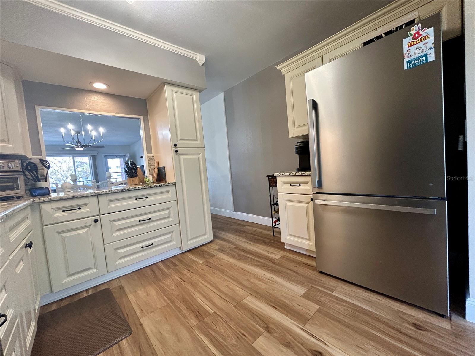 Image 12 of 59 For 2461 Rhodesian Drive 31