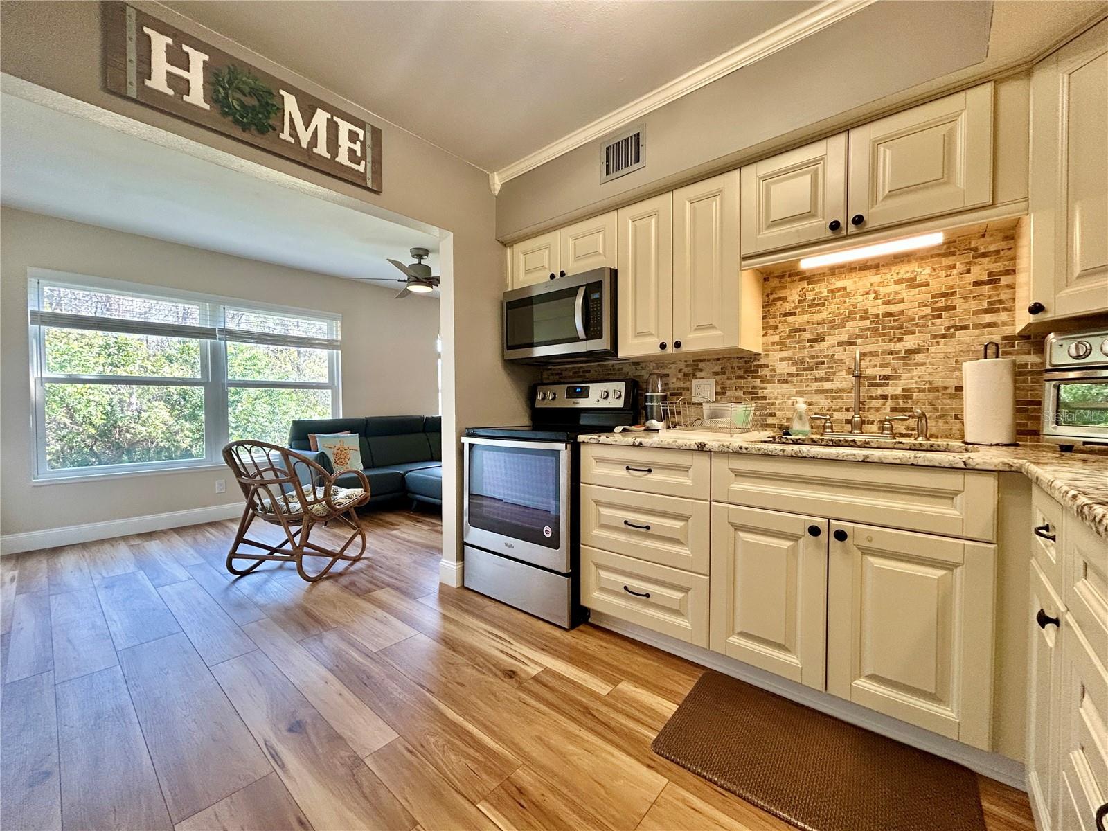 Image 13 of 59 For 2461 Rhodesian Drive 31