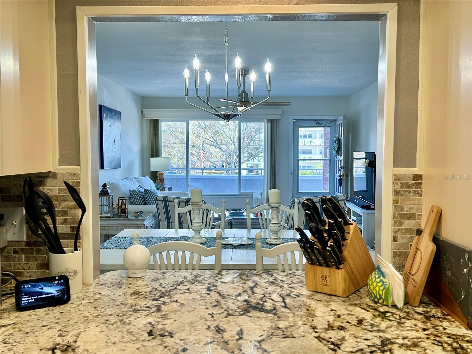 Image 15 of 59 For 2461 Rhodesian Drive 31