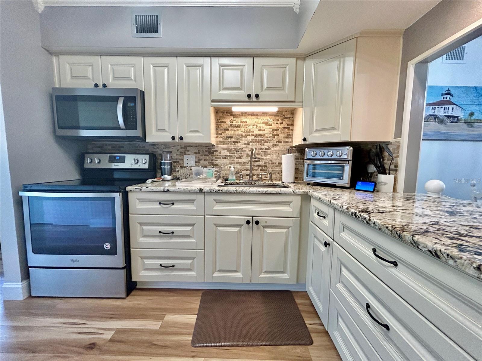 Image 16 of 59 For 2461 Rhodesian Drive 31