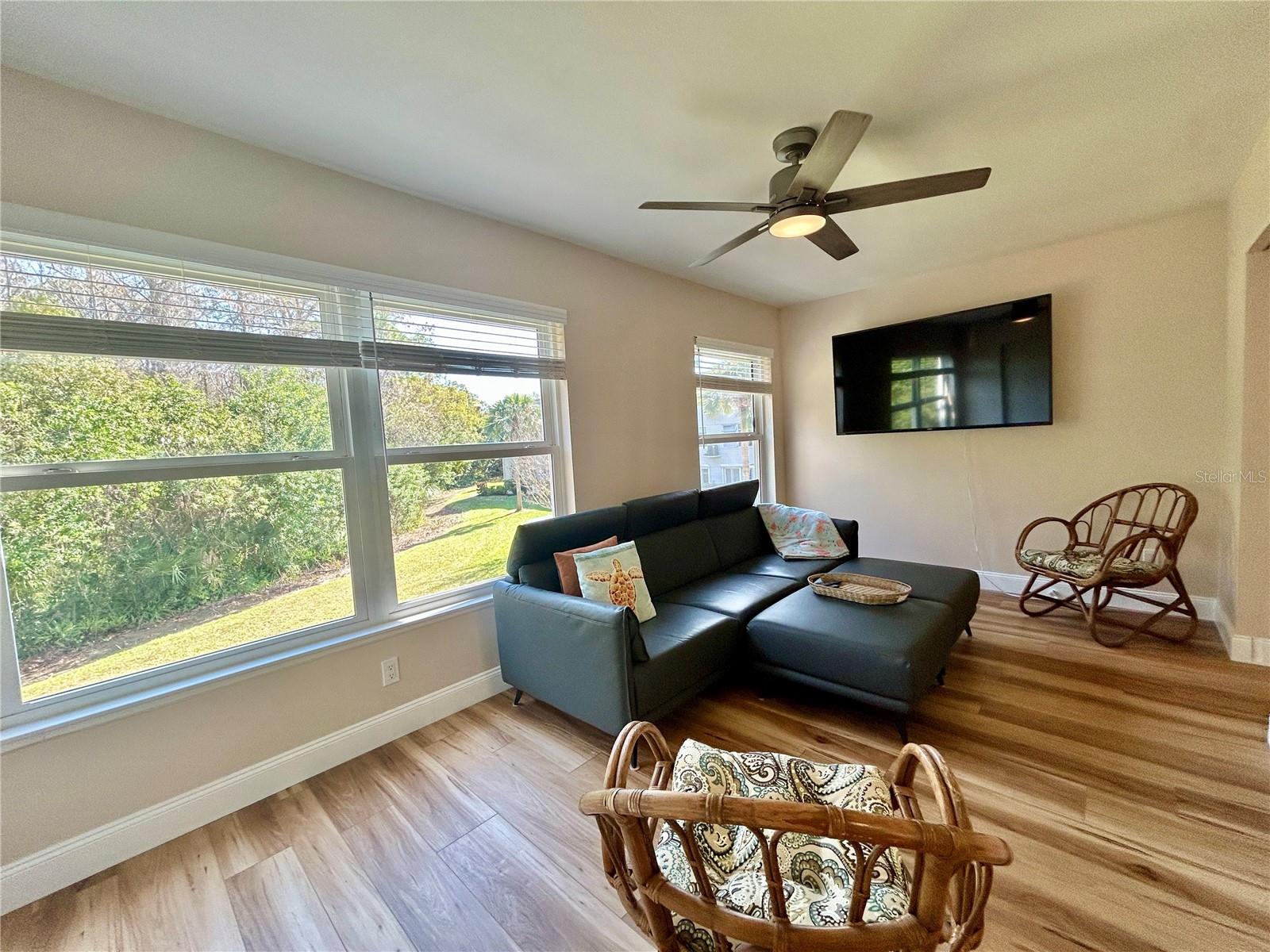 Image 18 of 59 For 2461 Rhodesian Drive 31