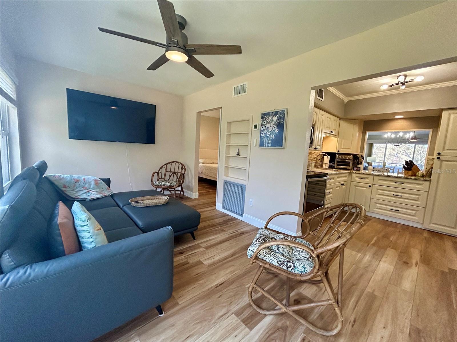 Image 19 of 59 For 2461 Rhodesian Drive 31