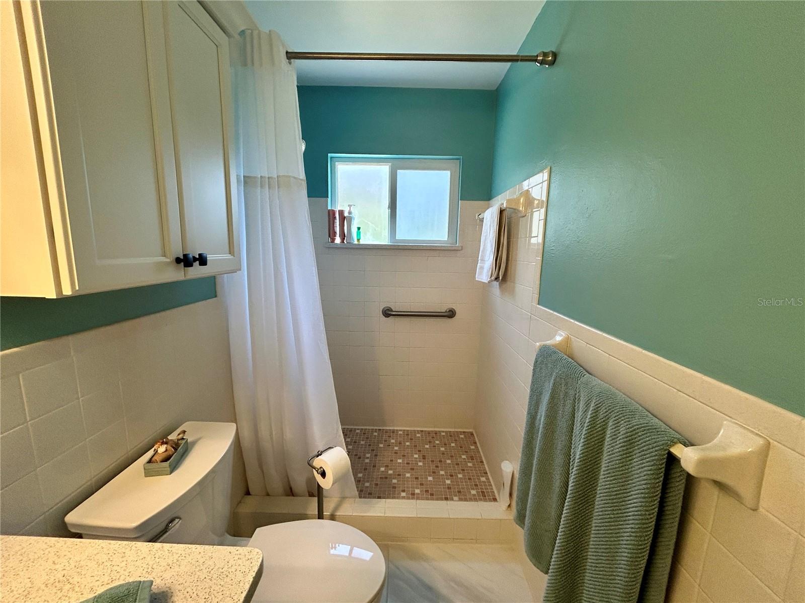 Image 28 of 59 For 2461 Rhodesian Drive 31