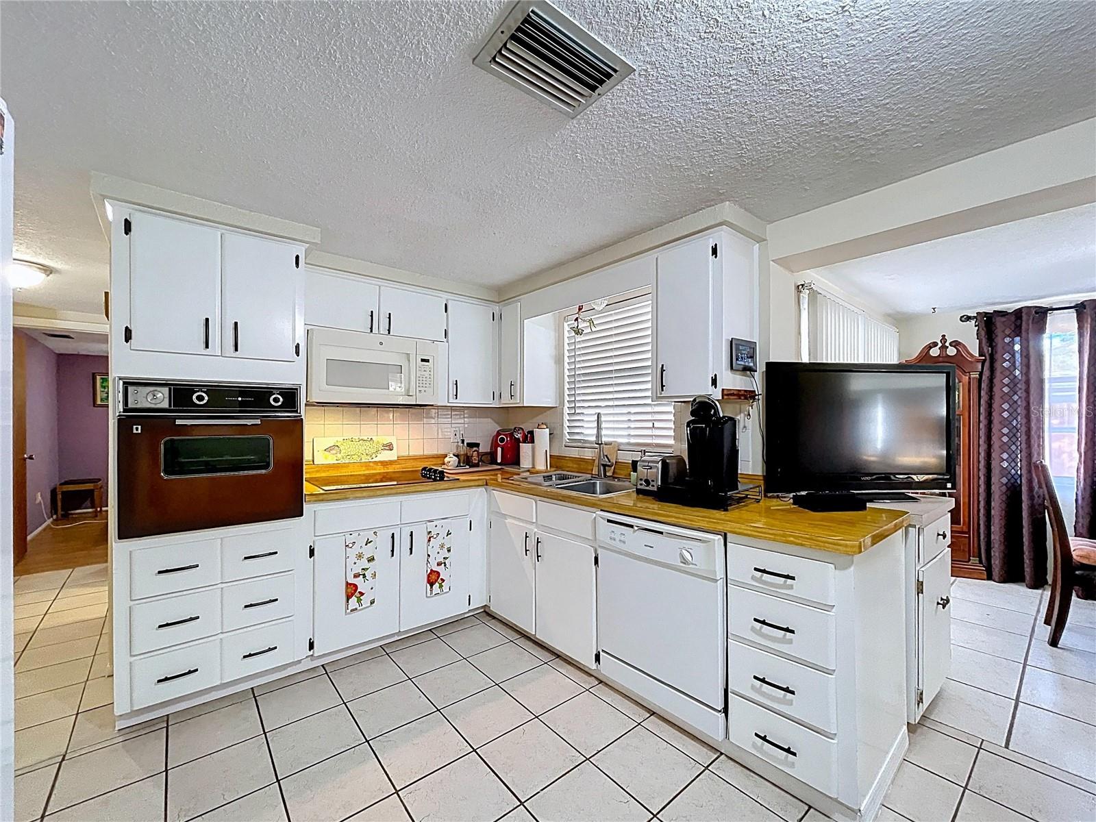 Image 11 of 70 For 2150 Maureen Drive