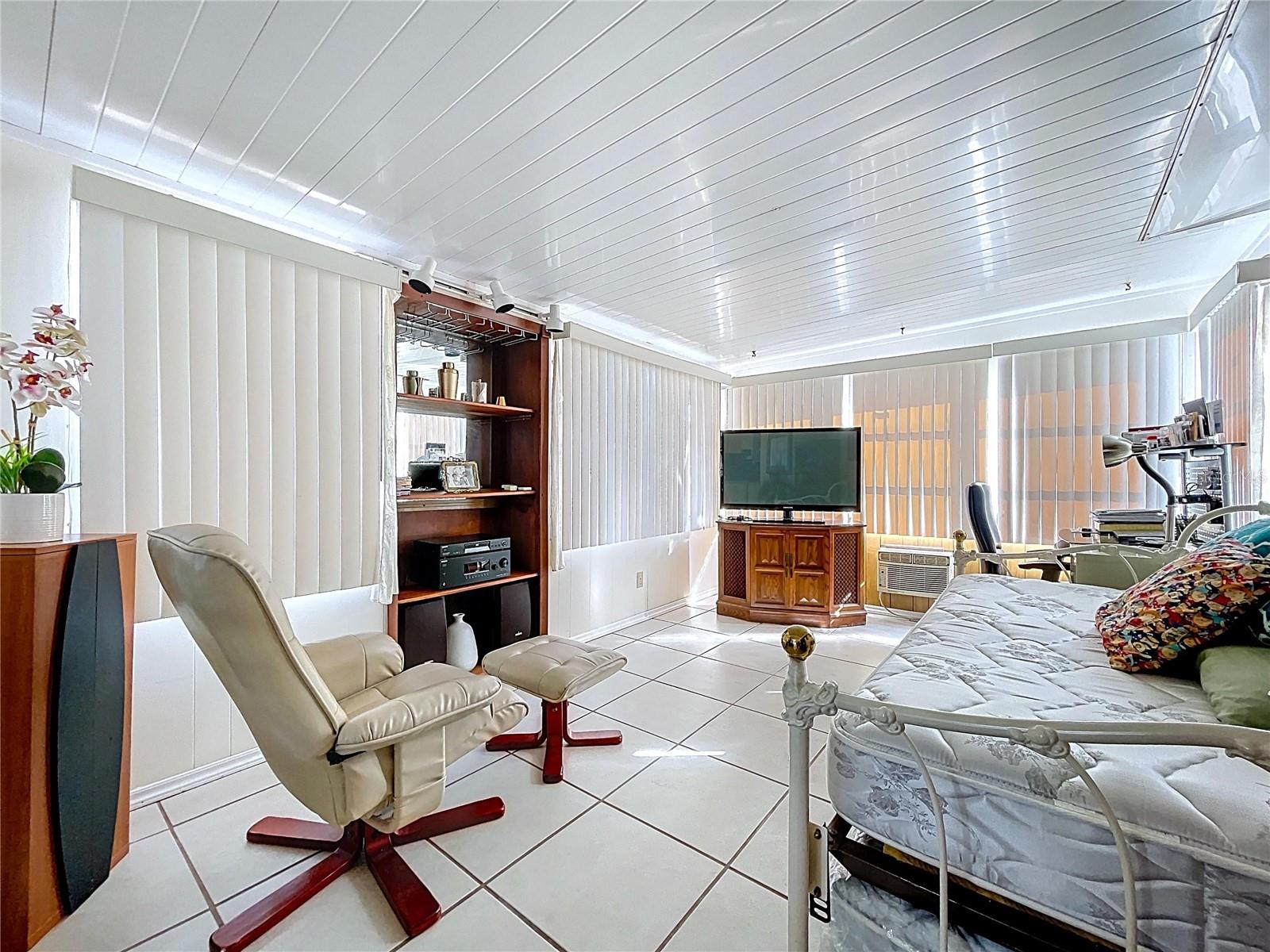 Image 21 of 70 For 2150 Maureen Drive