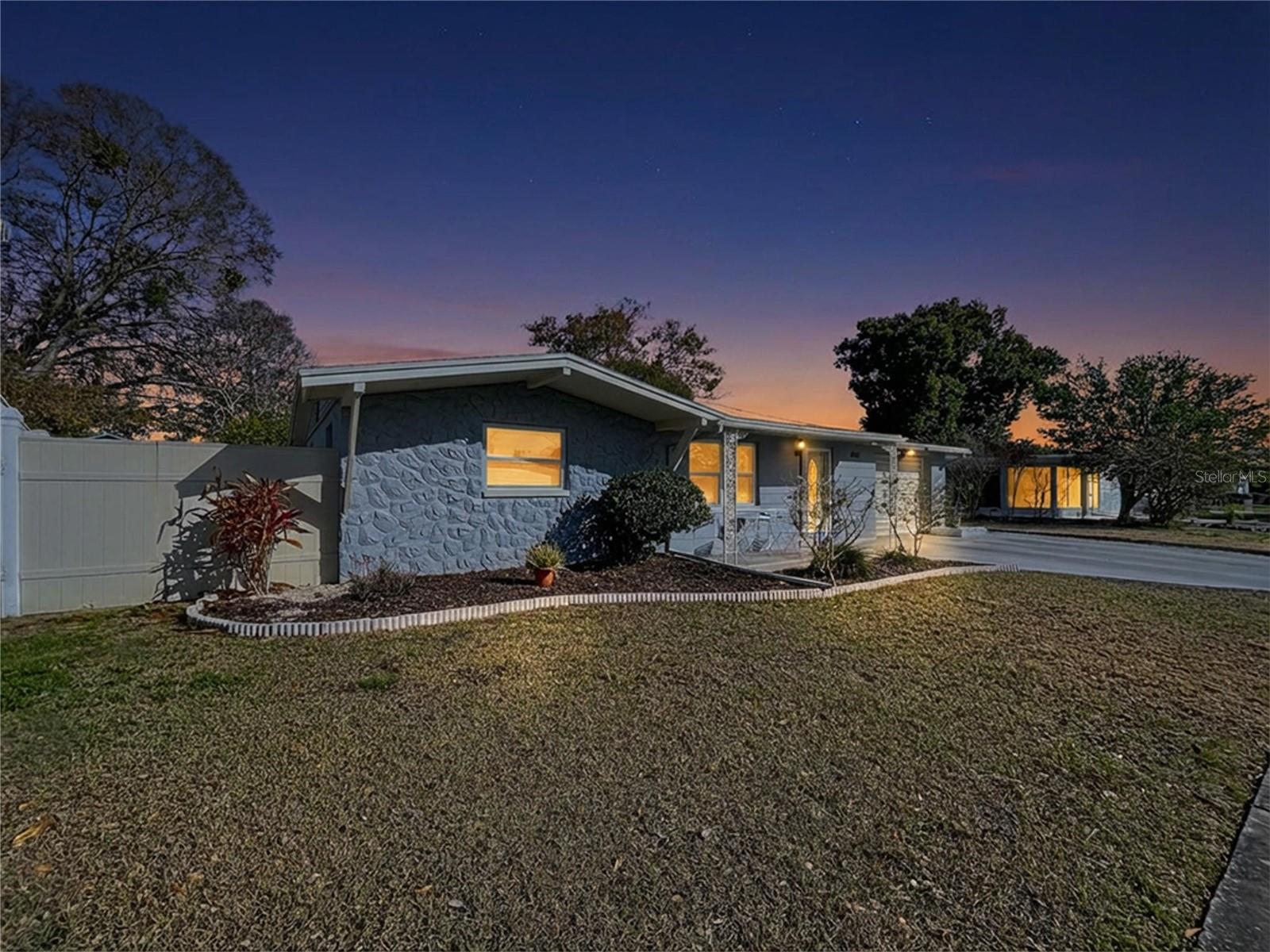 Image 25 of 70 For 2150 Maureen Drive