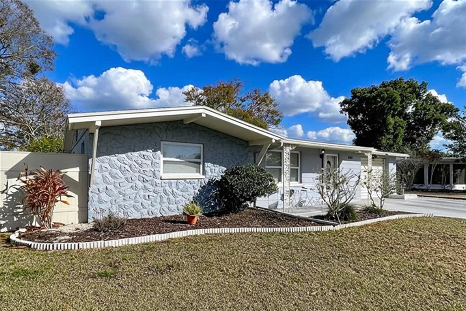 Image 28 of 70 For 2150 Maureen Drive