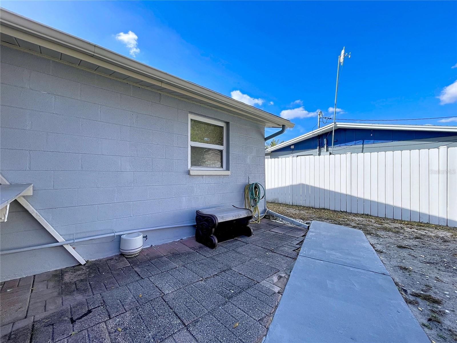 Image 44 of 70 For 2150 Maureen Drive