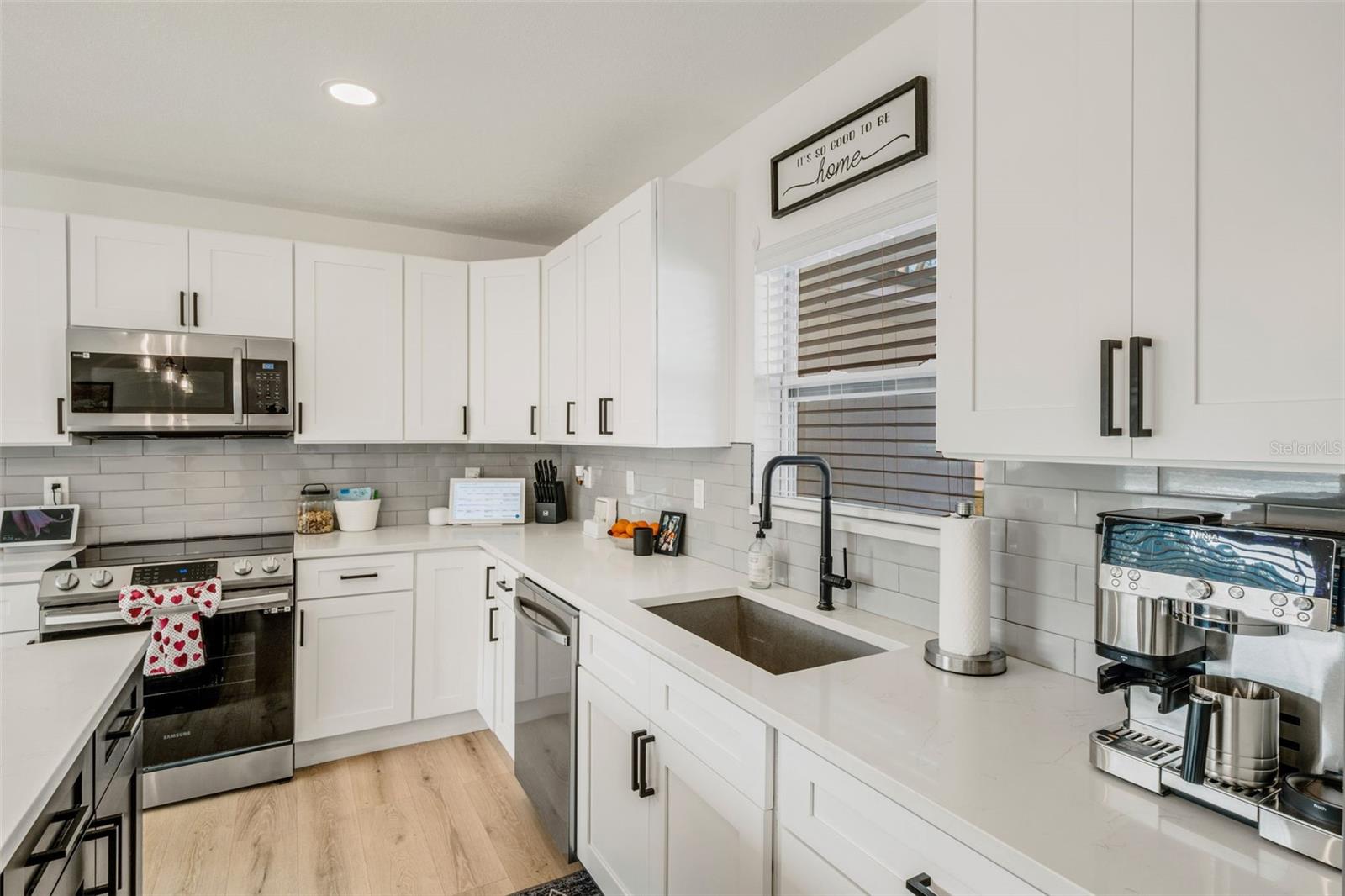 Image 13 of 44 For 10016 Ridge Rd