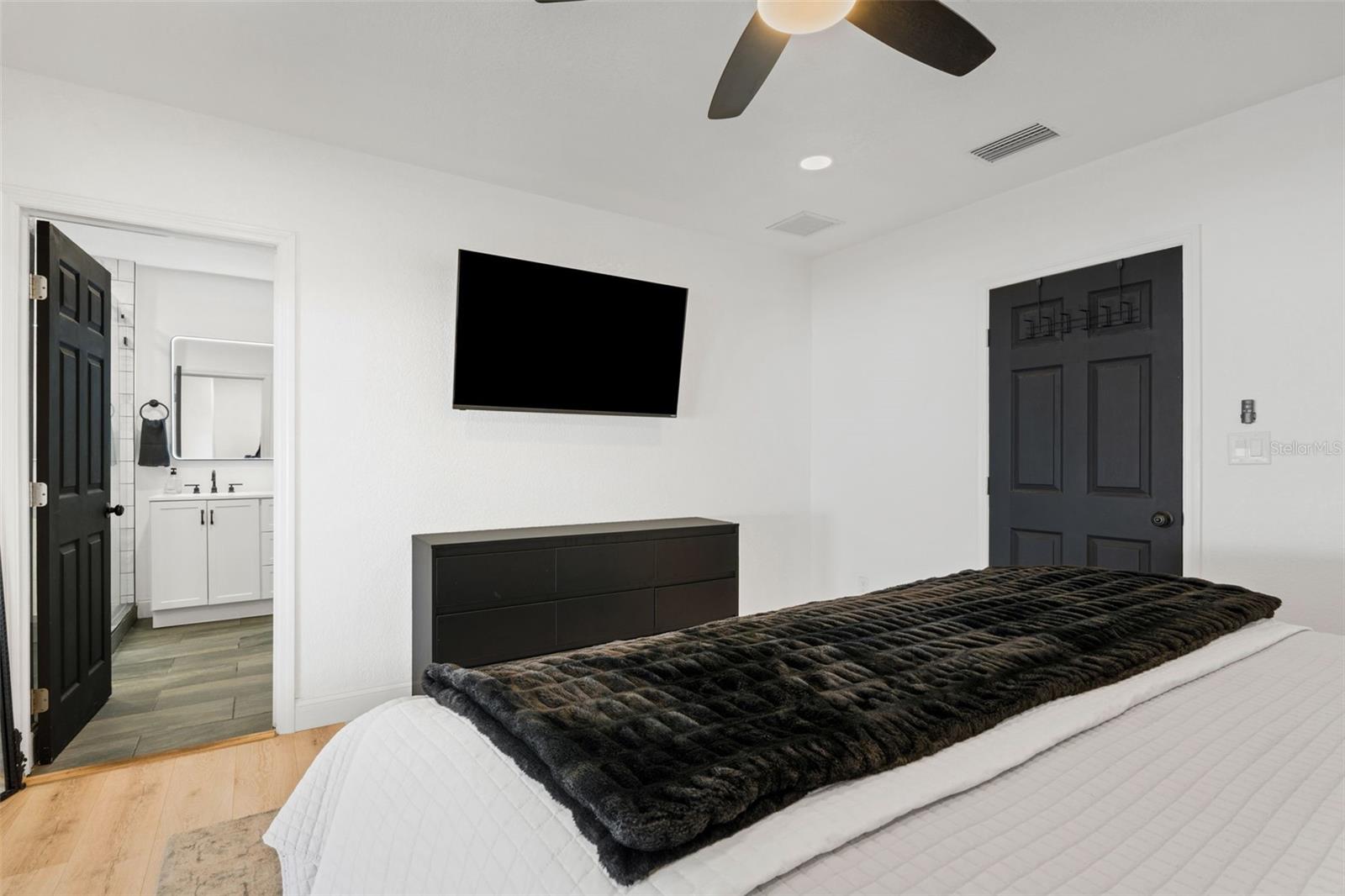 Image 19 of 44 For 10016 Ridge Rd