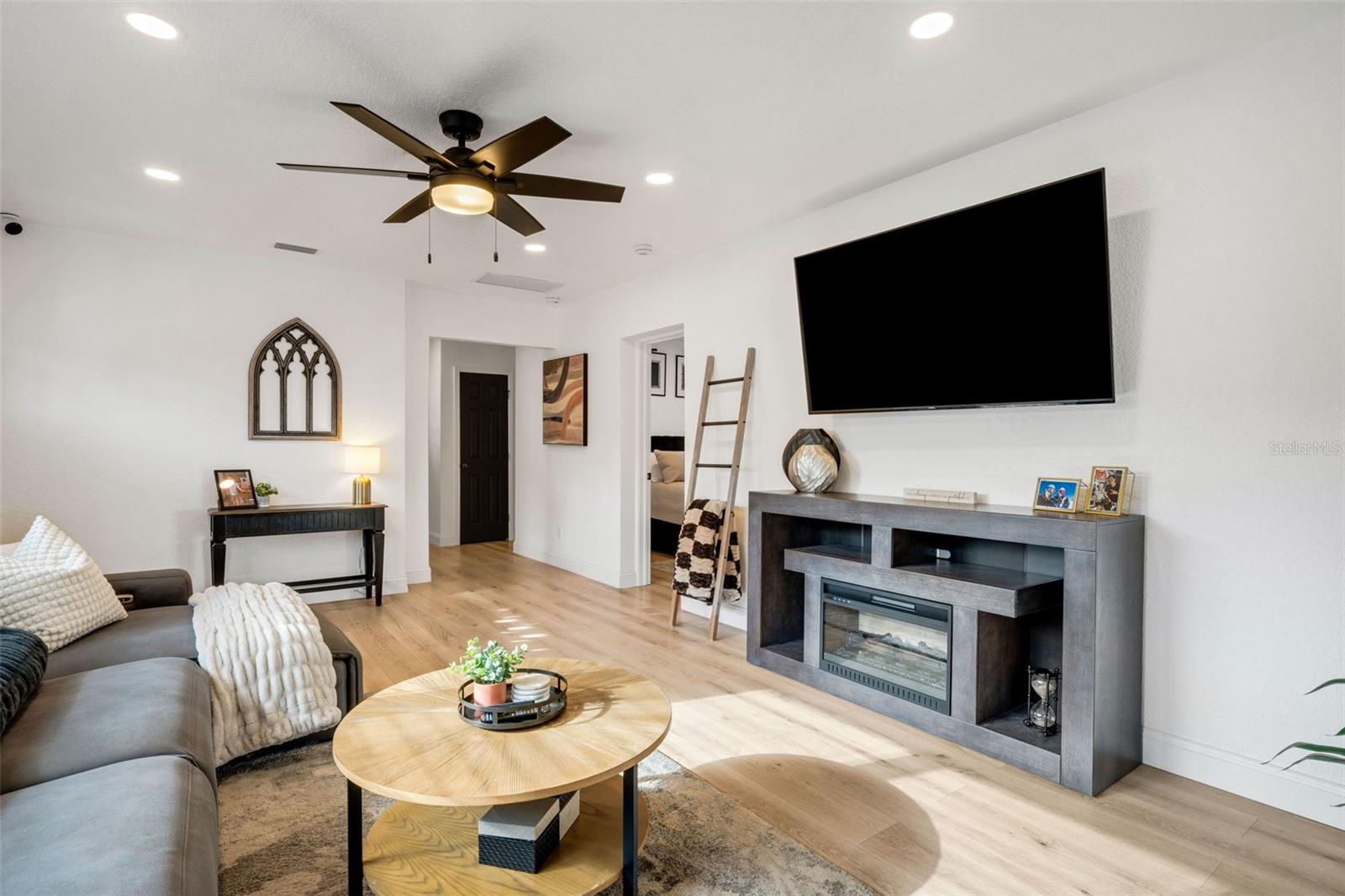 Image 6 of 44 For 10016 Ridge Rd