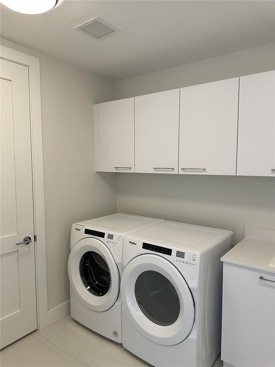 Image 11 of 41 For 275 1st Ave S 2007