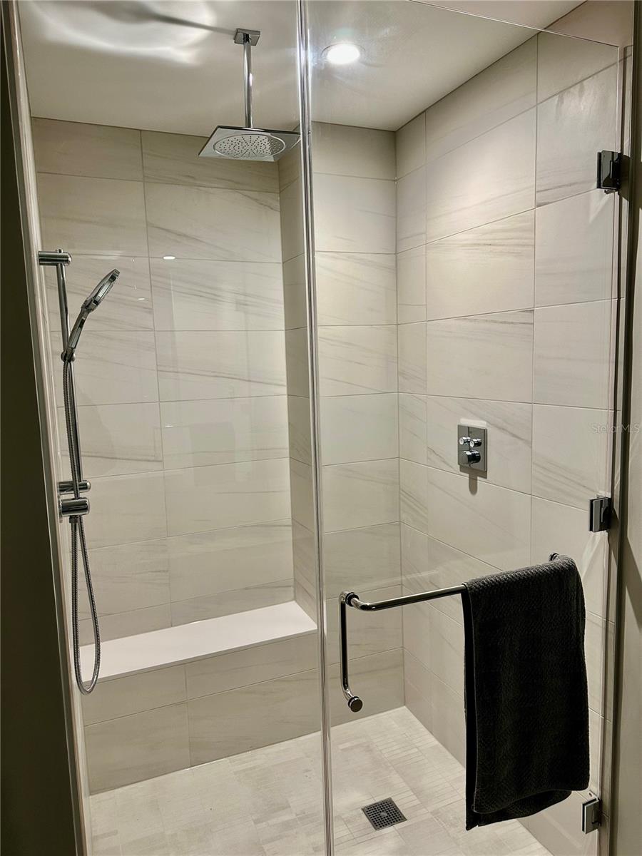 Image 16 of 41 For 275 1st Ave S 2007