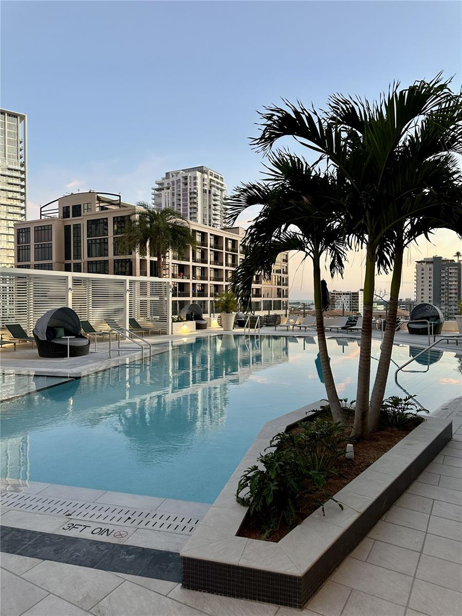 Image 33 of 41 For 275 1st Ave S 2007