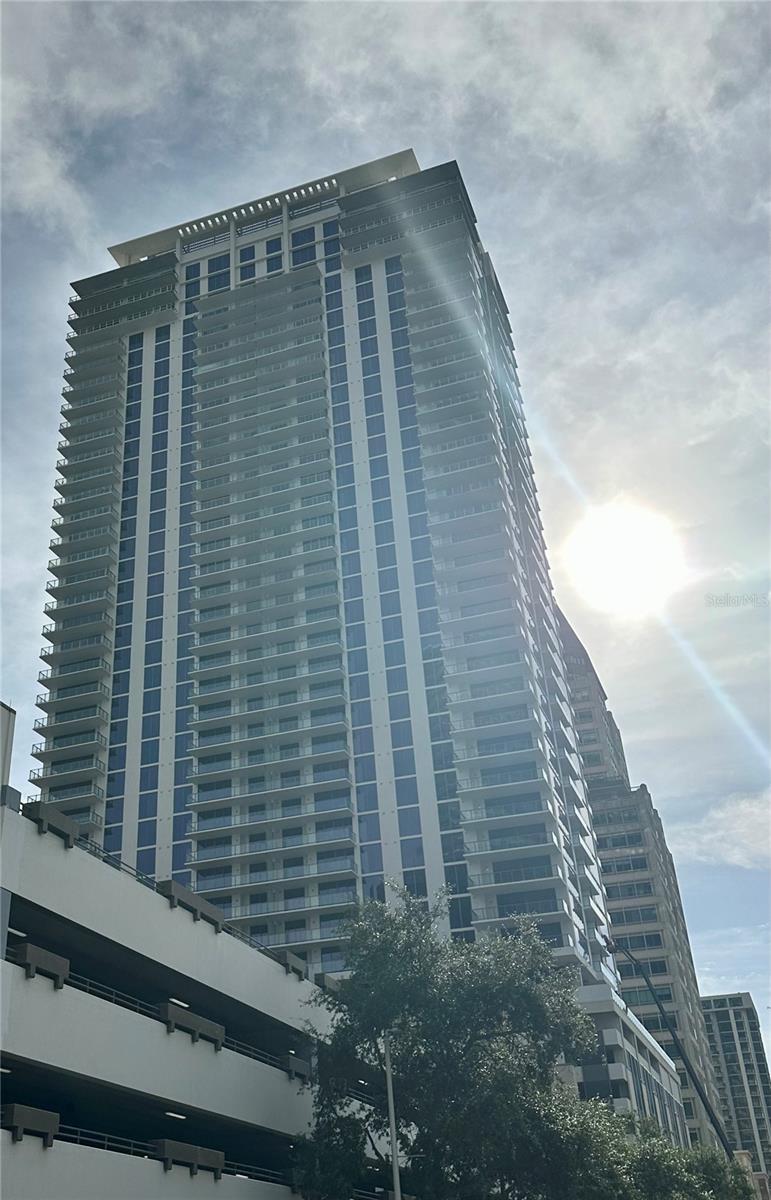 Image 37 of 41 For 275 1st Ave S 2007