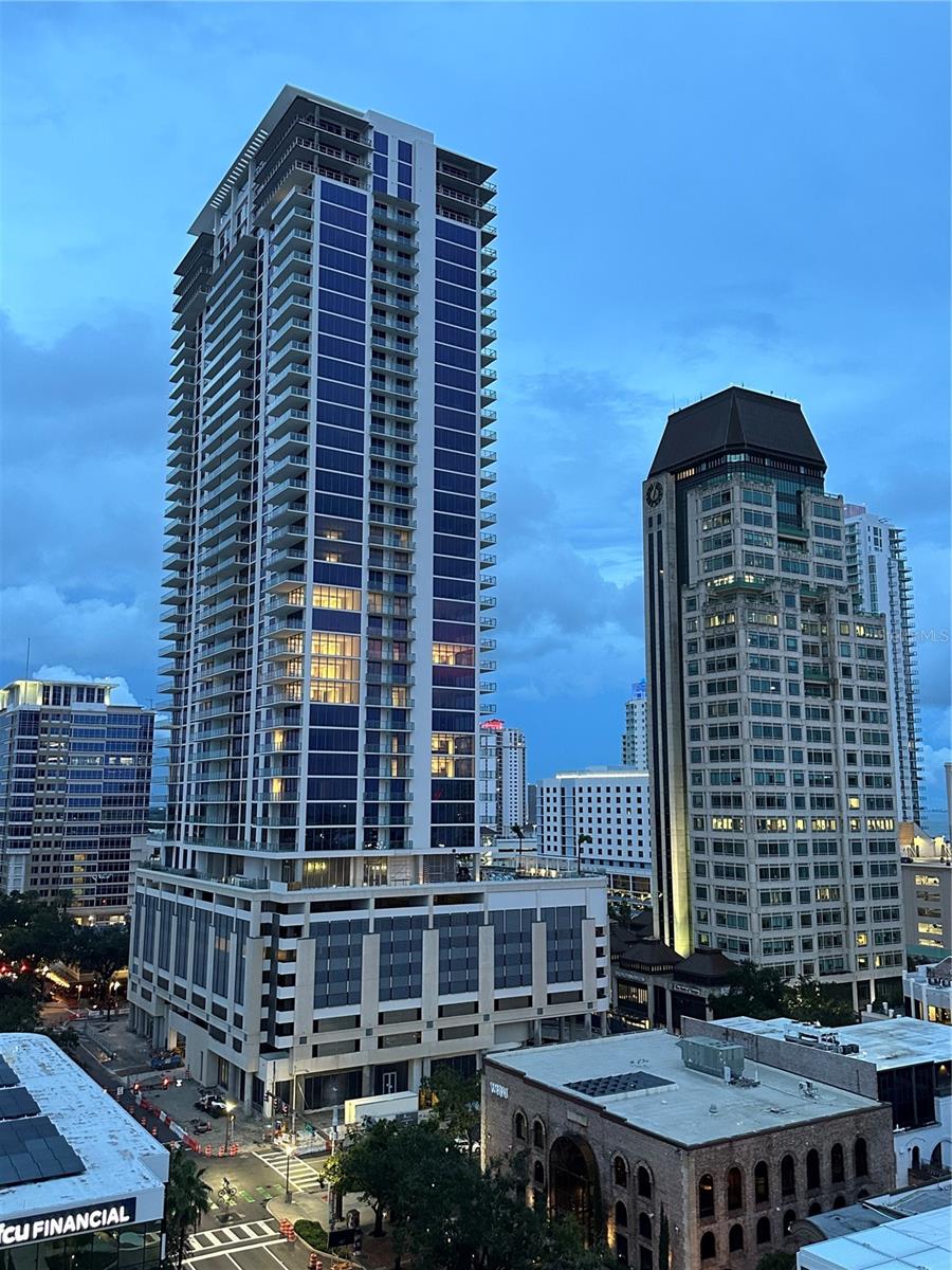 Image 38 of 41 For 275 1st Ave S 2007