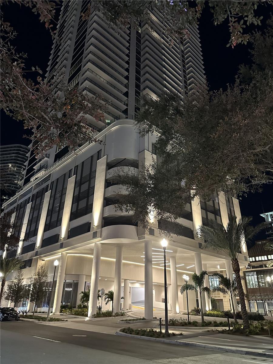 Image 40 of 41 For 275 1st Ave S 2007