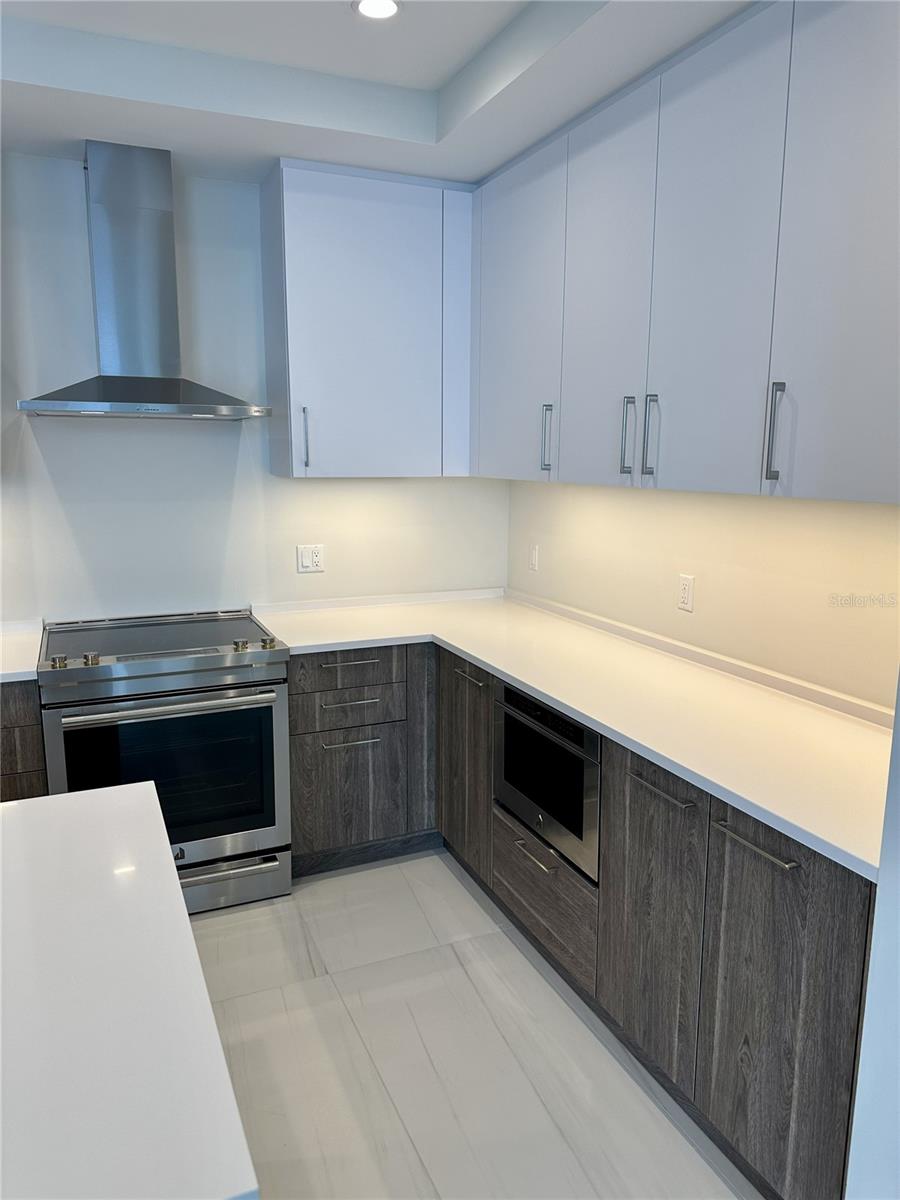 Image 9 of 41 For 275 1st Ave S 2007