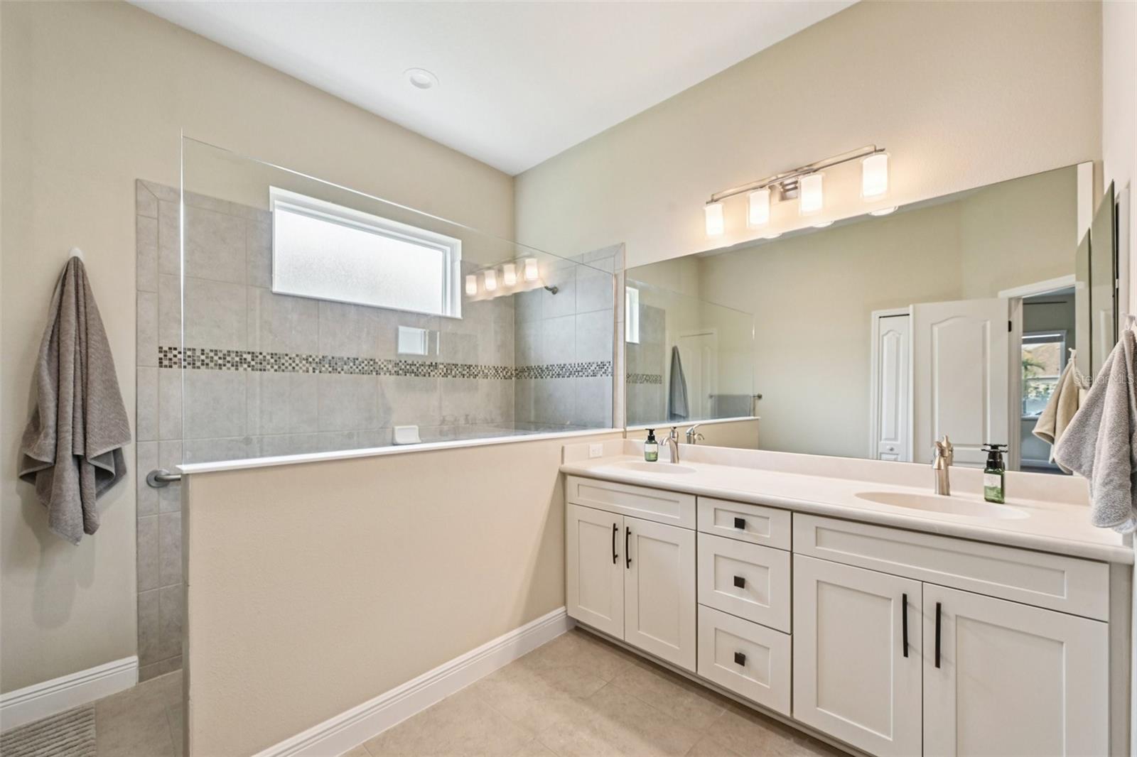 Image 23 of 39 For 12819 Coastal Breeze Way