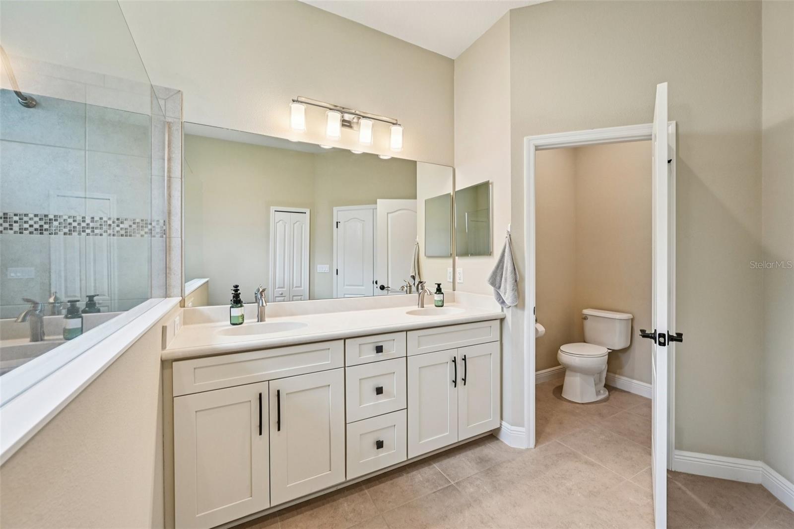 Image 24 of 39 For 12819 Coastal Breeze Way