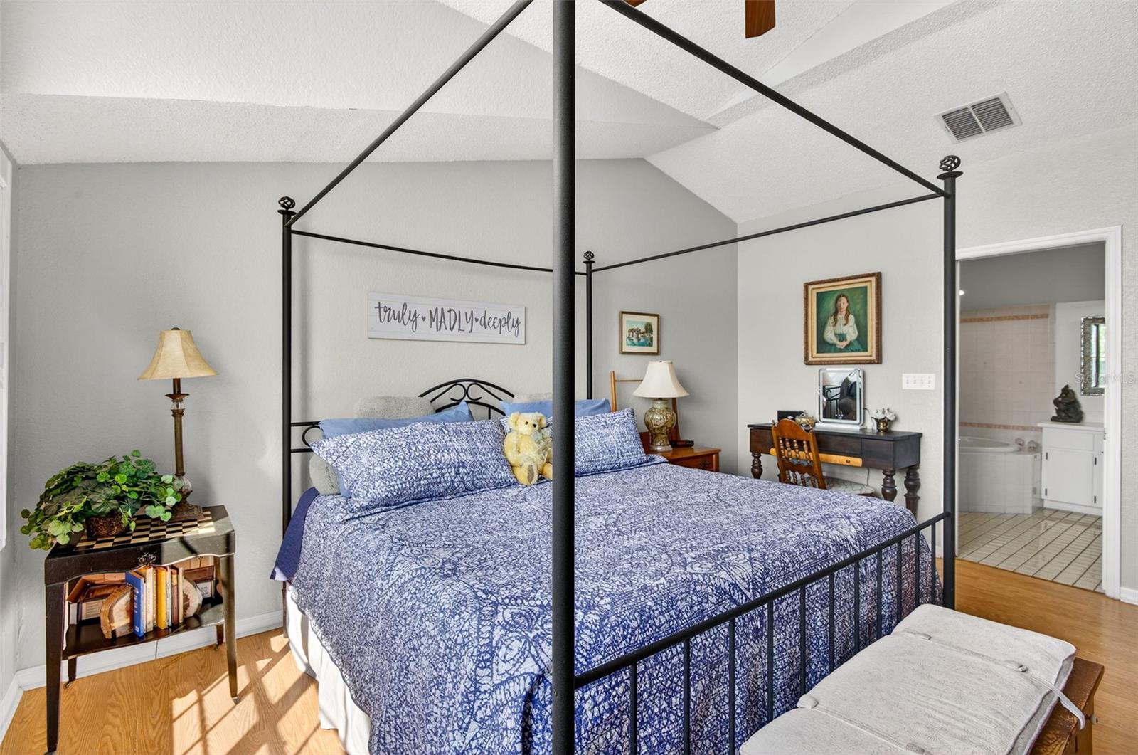 Image 13 of 48 For 11722 Currie Lane F2