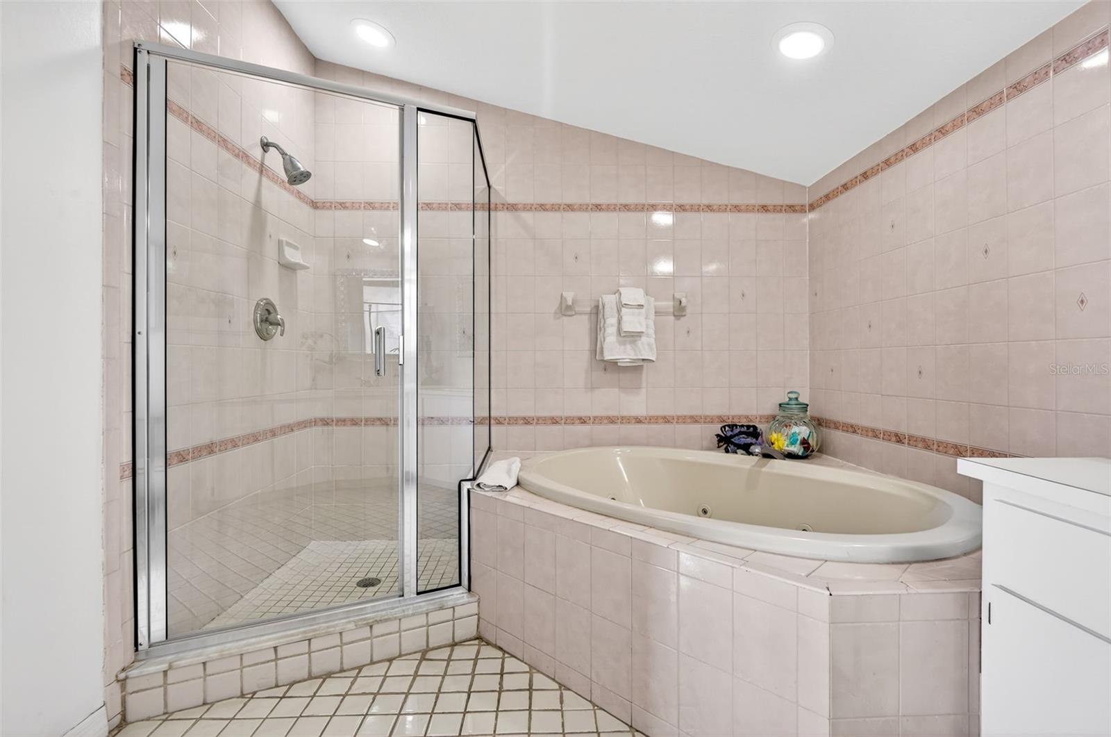 Image 15 of 48 For 11722 Currie Lane F2