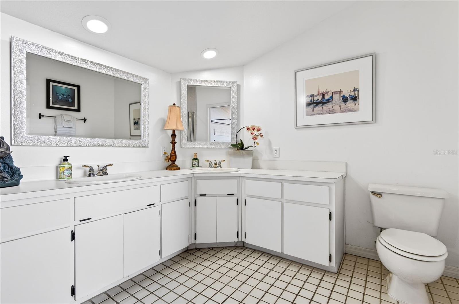 Image 16 of 48 For 11722 Currie Lane F2