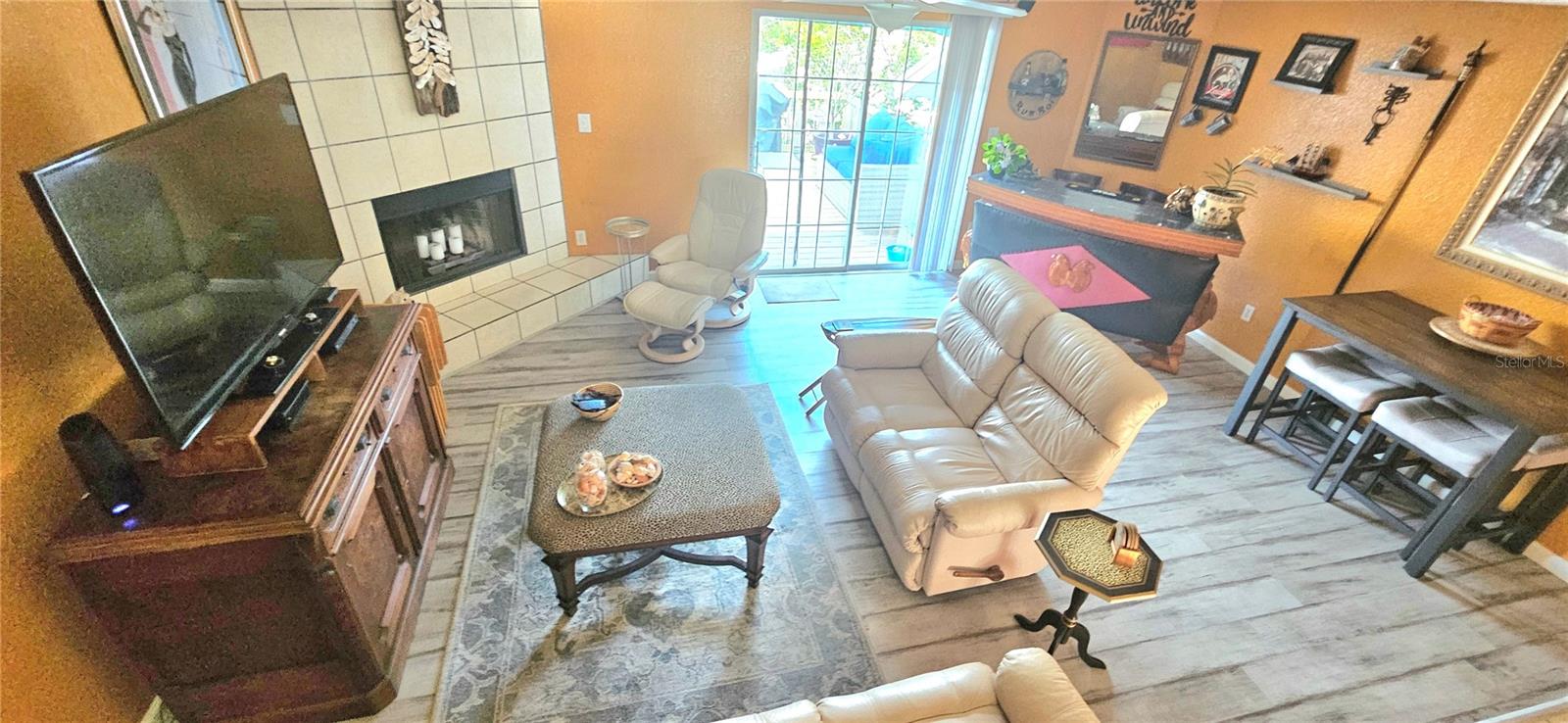 Image 24 of 48 For 11722 Currie Lane F2