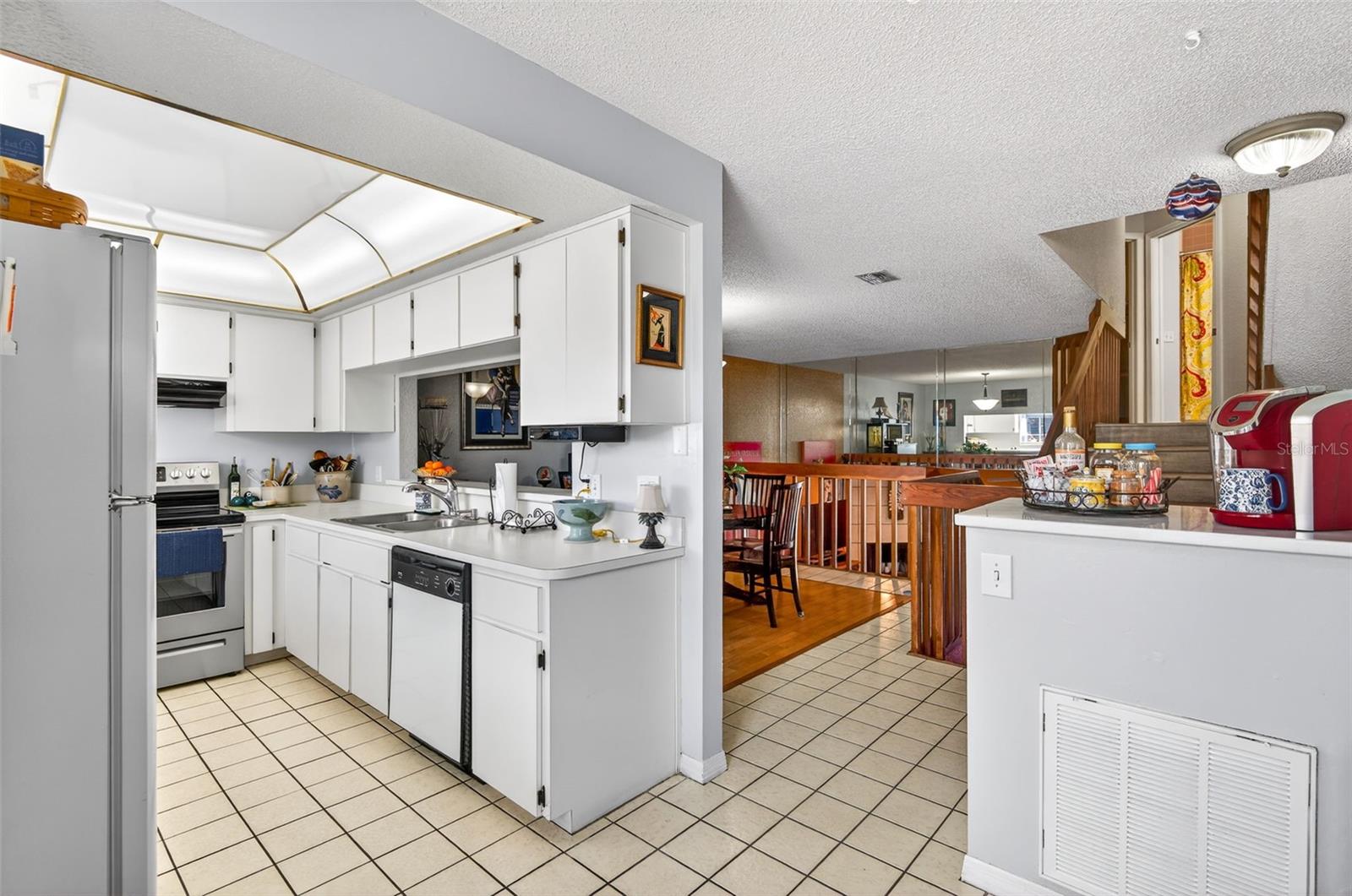 Image 26 of 48 For 11722 Currie Lane F2