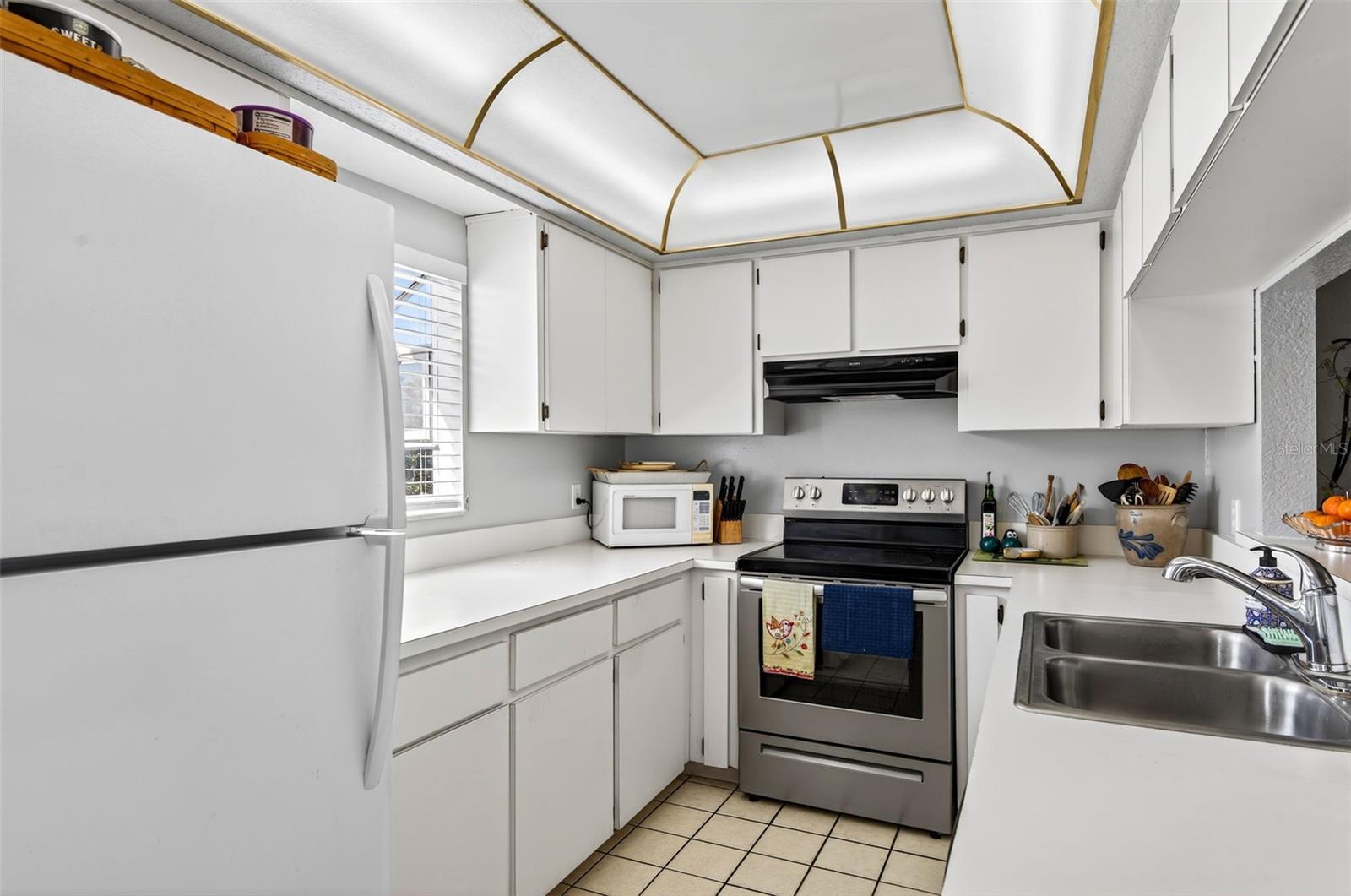 Image 27 of 48 For 11722 Currie Lane F2