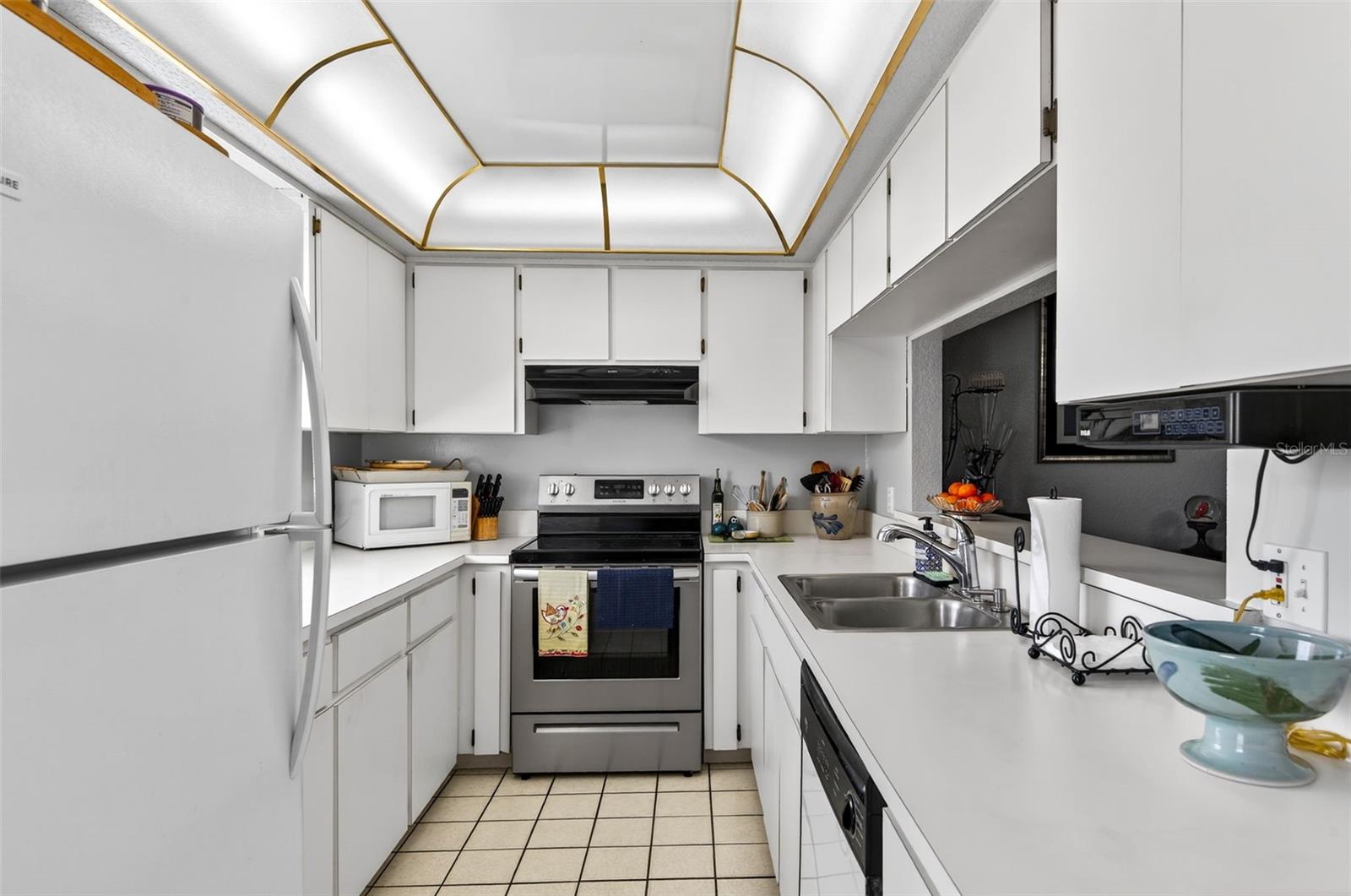 Image 30 of 48 For 11722 Currie Lane F2