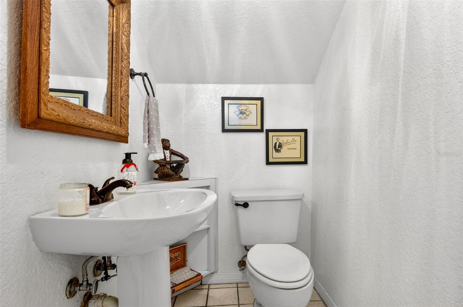 Image 38 of 48 For 11722 Currie Lane F2