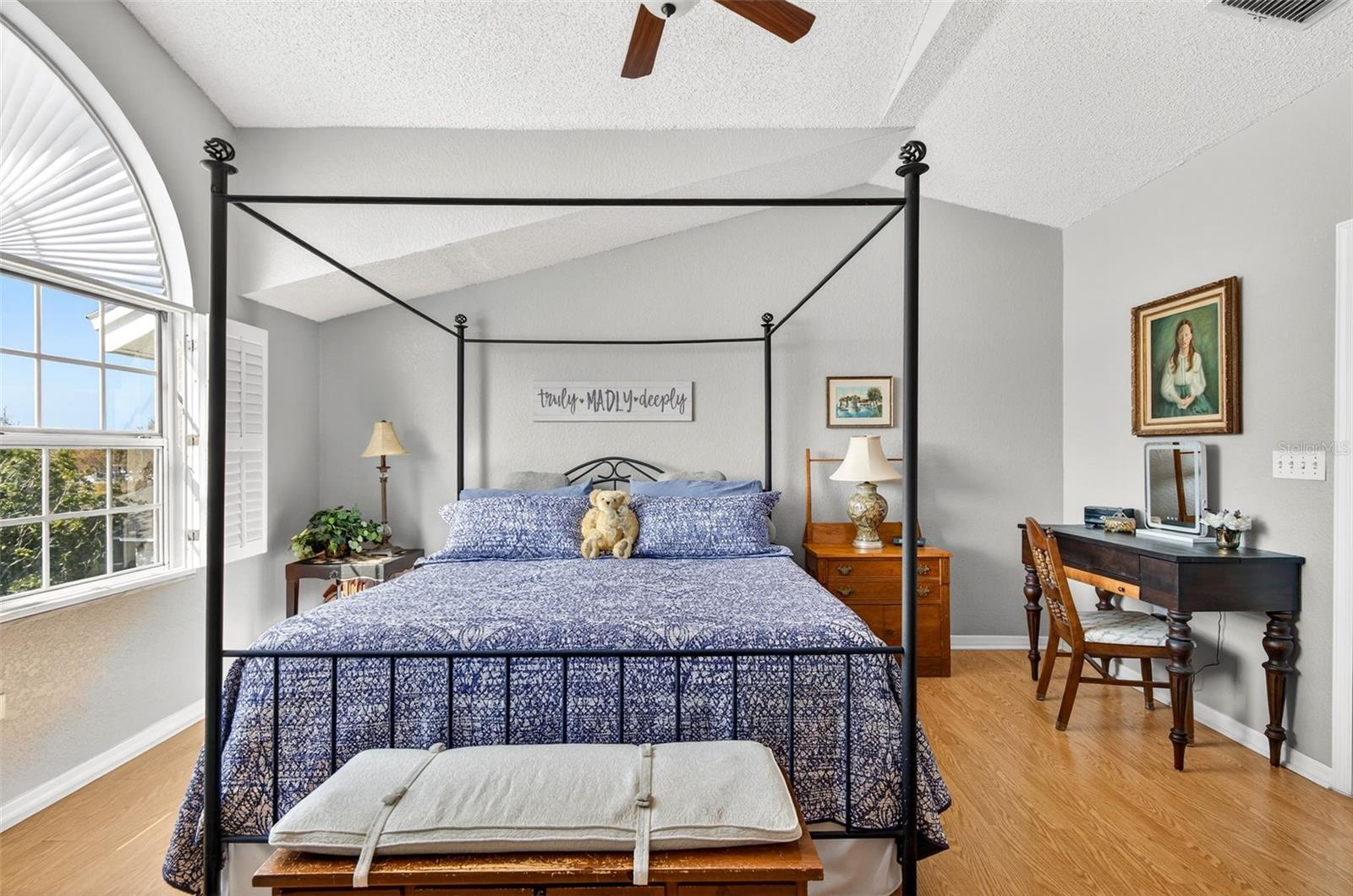 Image 40 of 48 For 11722 Currie Lane F2