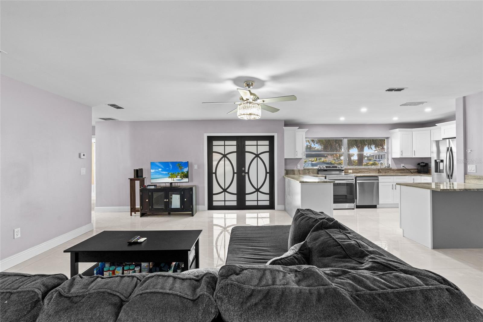 Listing photo id 12 for 103 8th Street