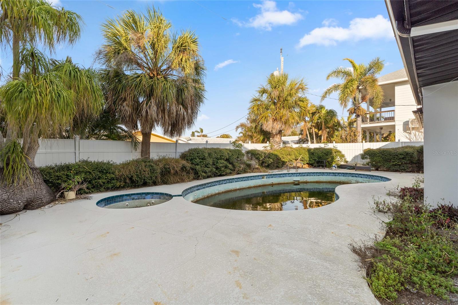 Listing photo id 27 for 103 8th Street