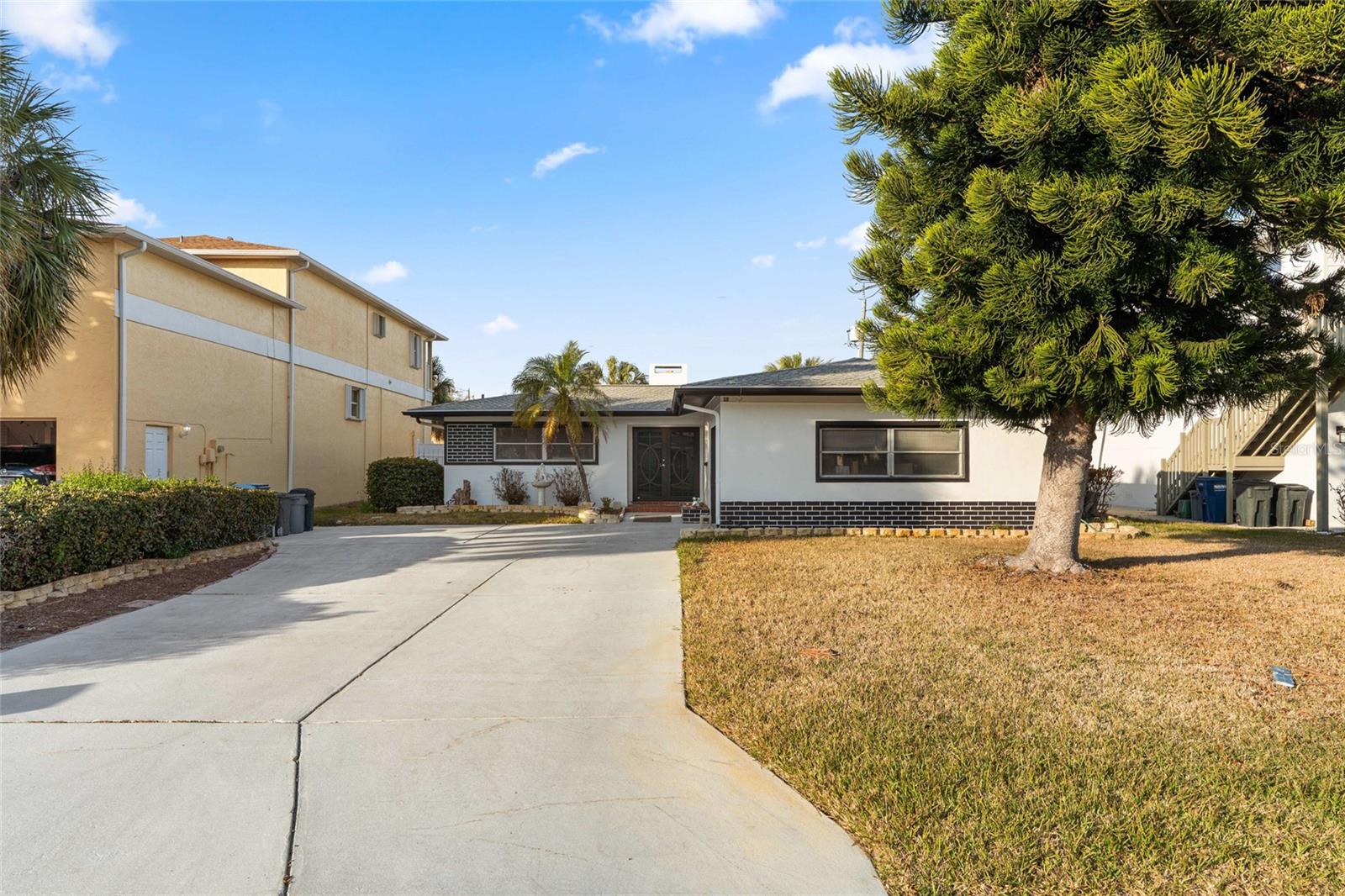 Listing photo id 1 for 103 8th Street