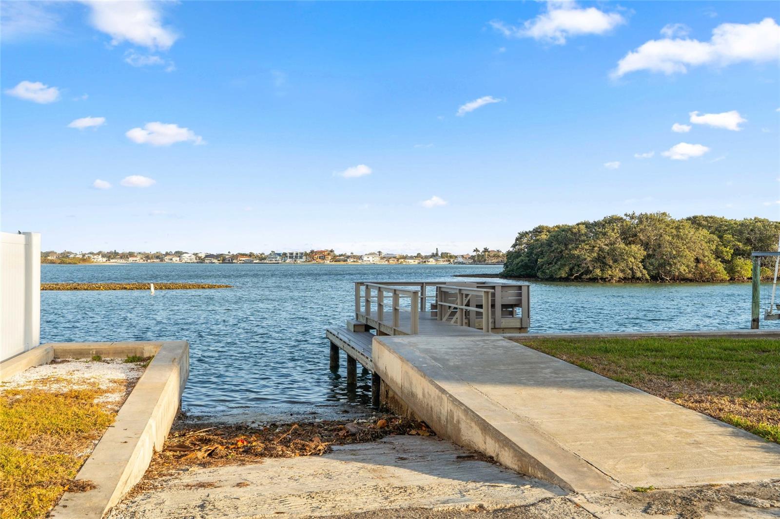 Listing photo id 37 for 103 8th Street