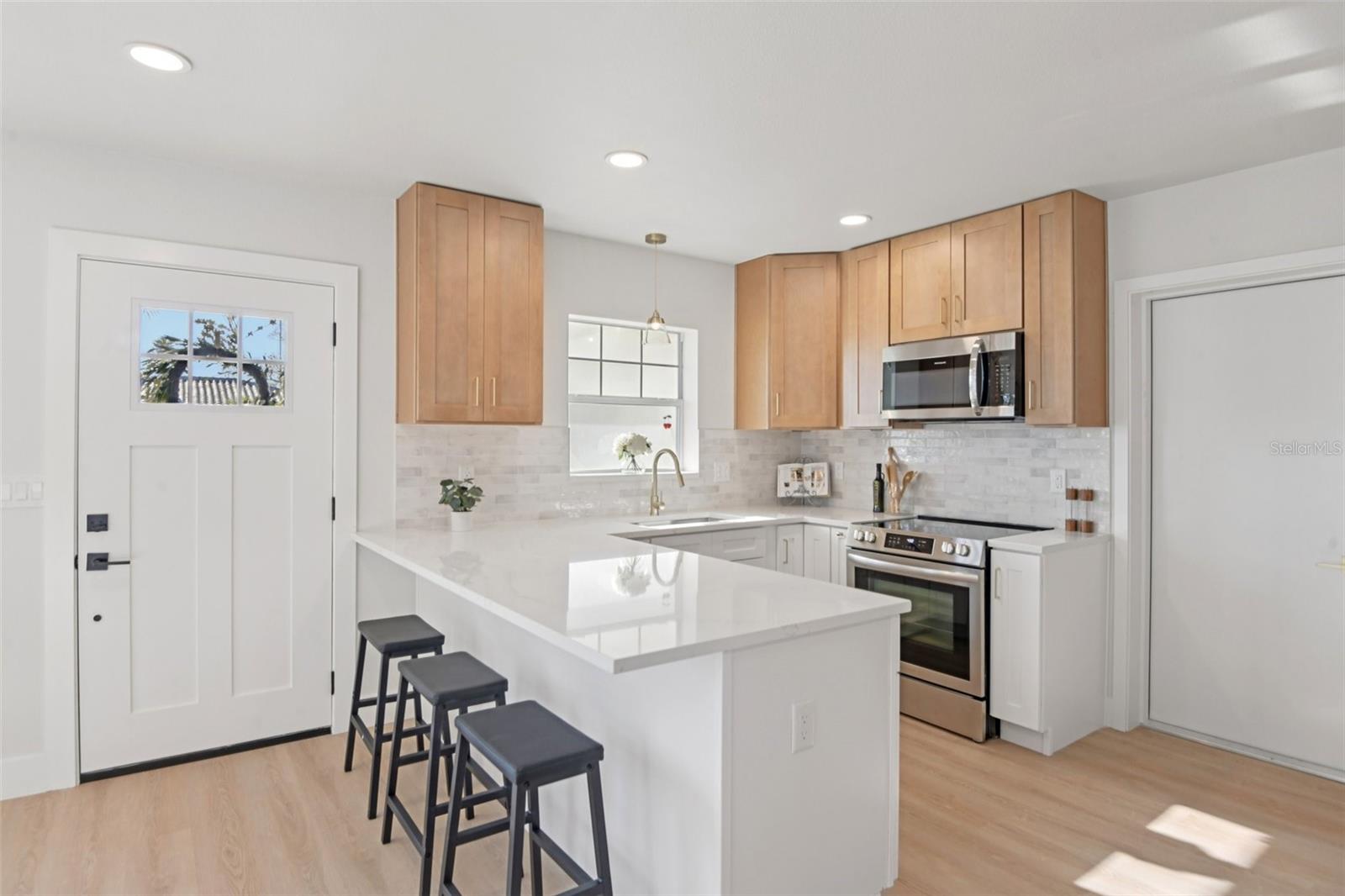 Image 14 of 33 For 16006 Redington Drive