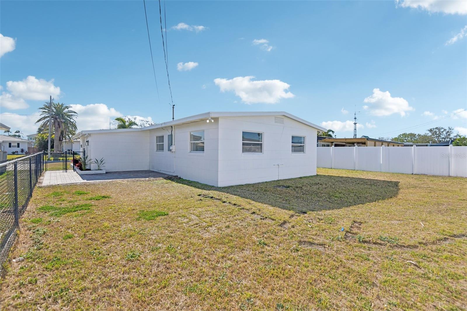 Image 29 of 33 For 16006 Redington Drive