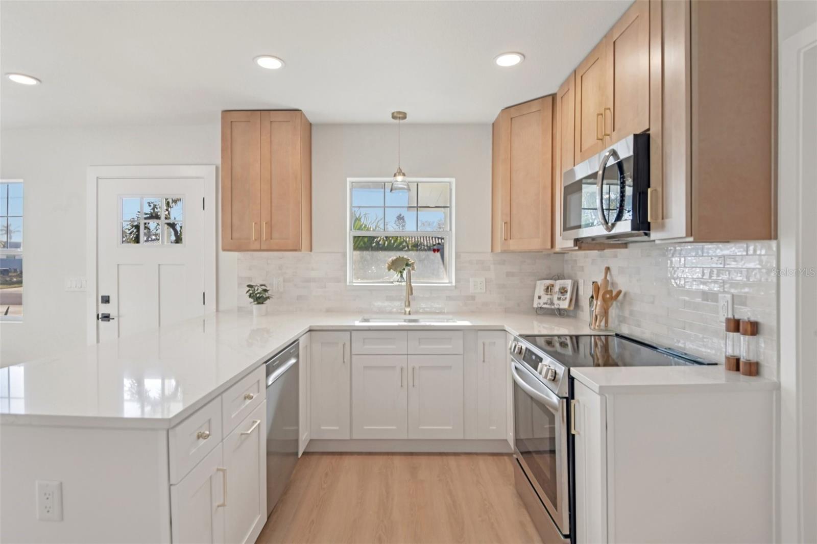 Image 4 of 33 For 16006 Redington Drive